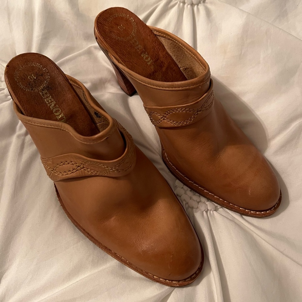 1970s Vintage Benoit Dalvia leather clogs size 10. 3” heel. Made in Romania.